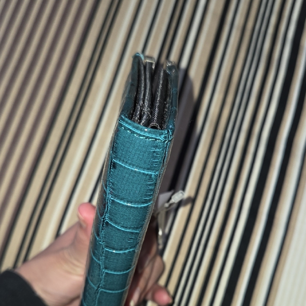 Maurices Teal Crocodile-Pattern Clutch - Picture 6 of 8